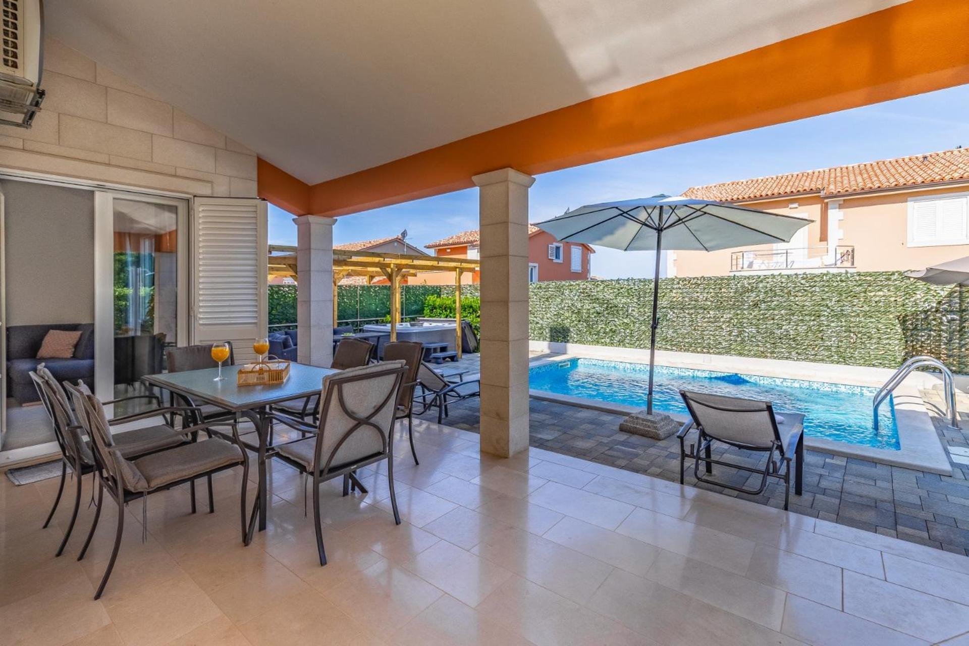 Villas Lotus With Pool And Jacuzzi PUY 외부 사진