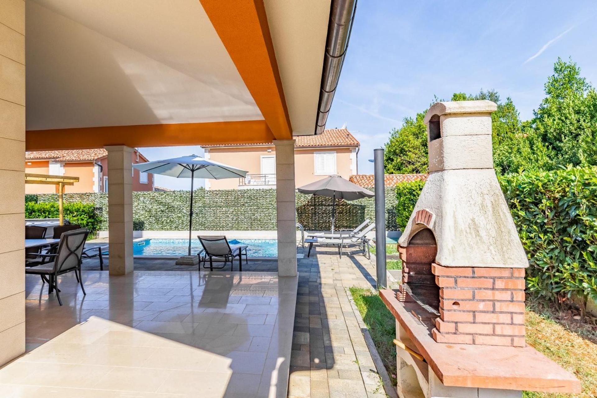 Villas Lotus With Pool And Jacuzzi PUY 외부 사진