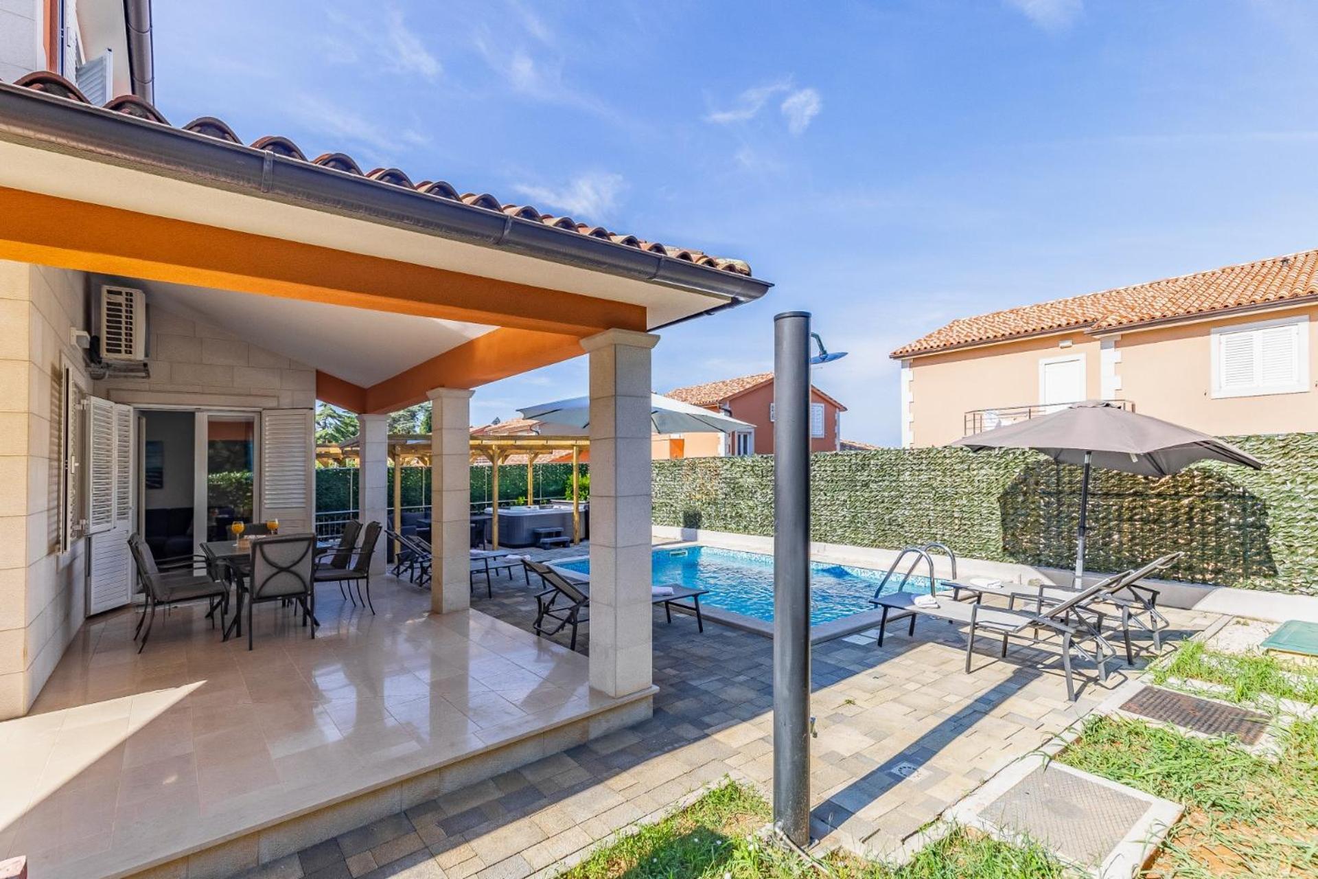 Villas Lotus With Pool And Jacuzzi PUY 외부 사진