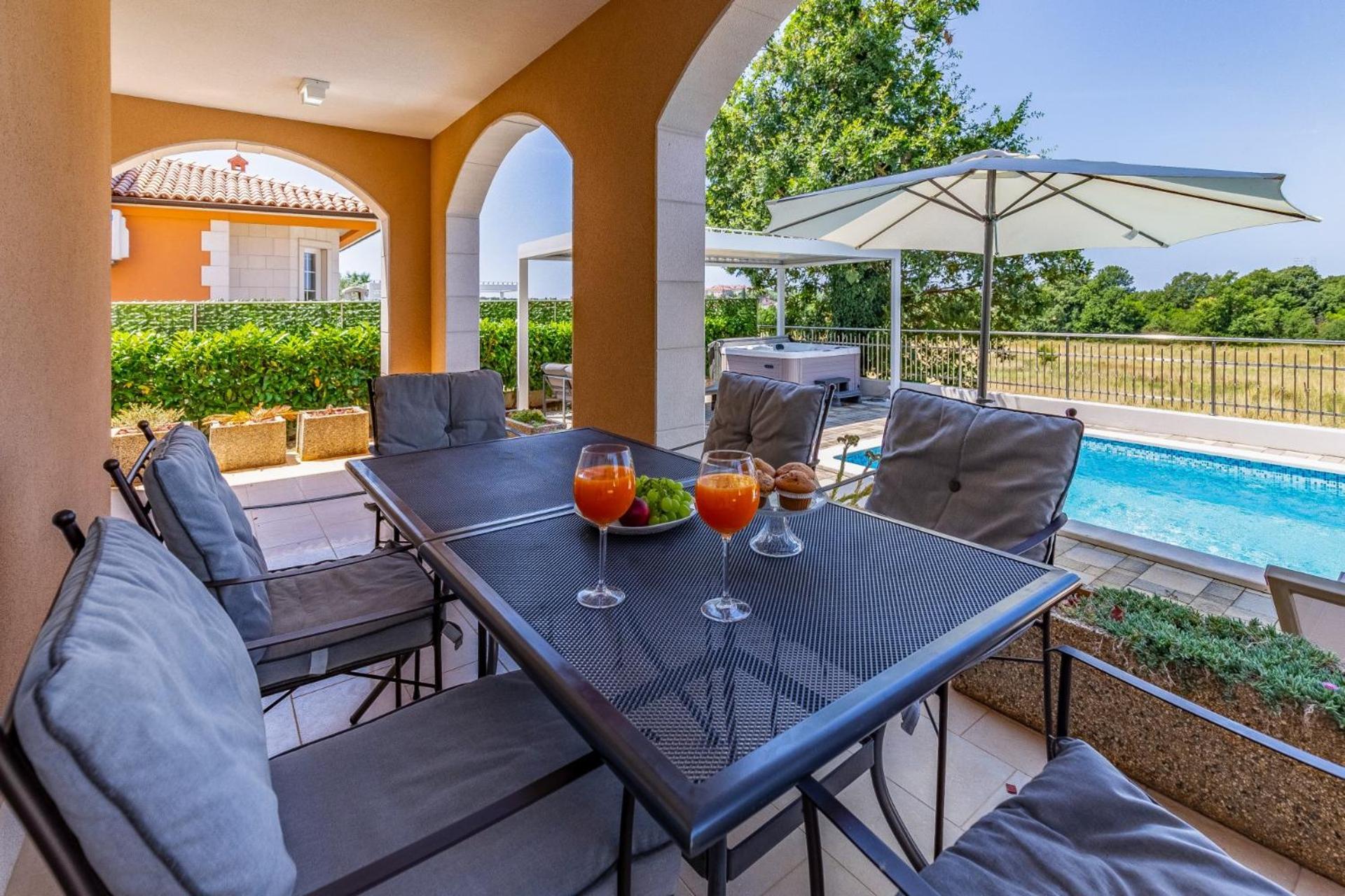 Villas Lotus With Pool And Jacuzzi PUY 외부 사진